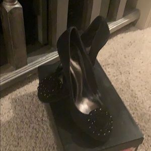 BCBG suede pumps. Women’s size 9.5M.